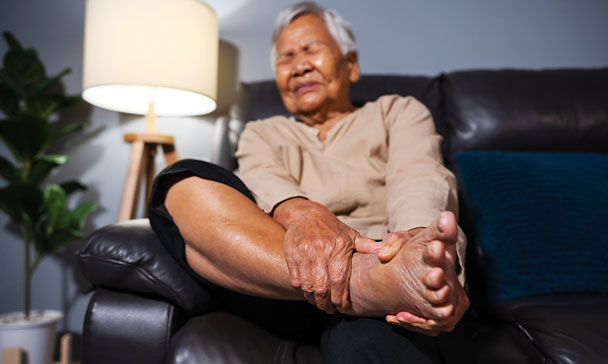 patient receiving diabetic neuropathy treatment in Willowbrook